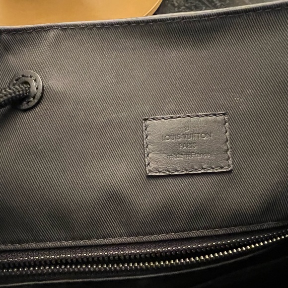 Authentic Louis Vuitton Christopher MM bag in Monogram Eclipse Canvas - Picture 8 of 11